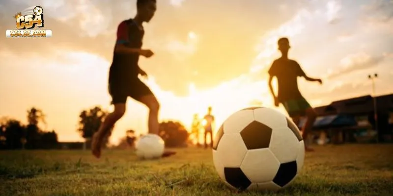 Chơi bóng đá kịch tính